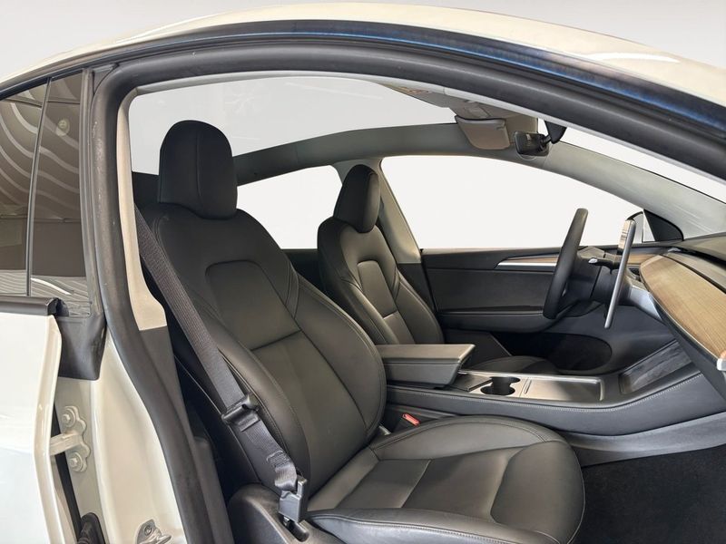 Tesla Model Y bild 14