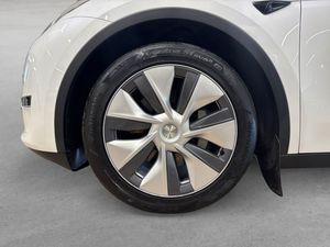 Tesla Model Y bild 8