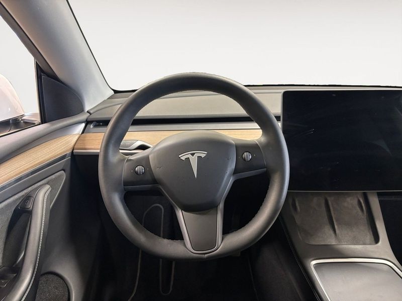 Tesla Model Y bild 12