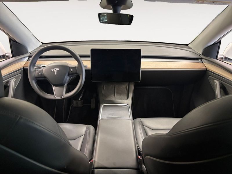 Tesla Model Y bild 10