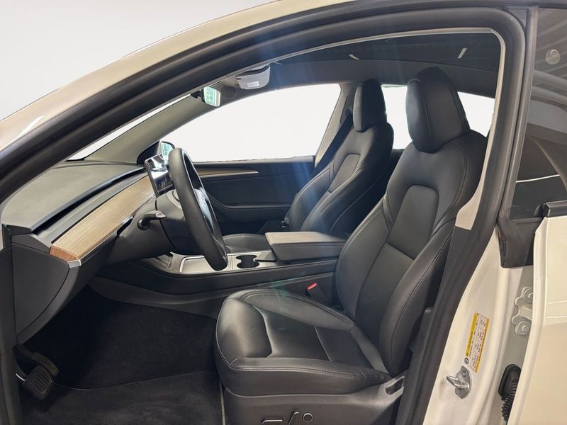 Tesla Model Y bild 9