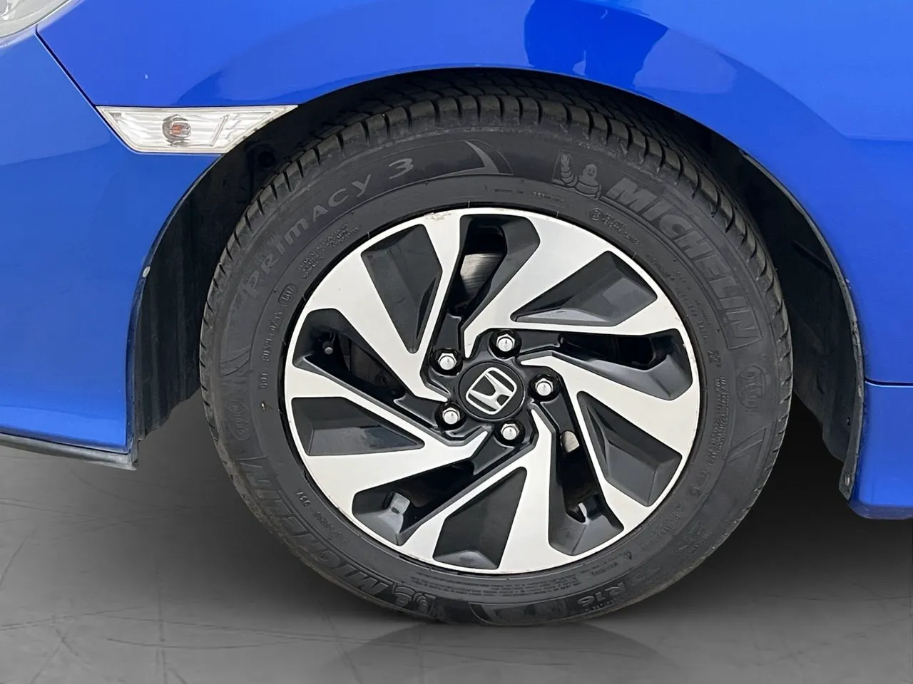 Vehicle image 23