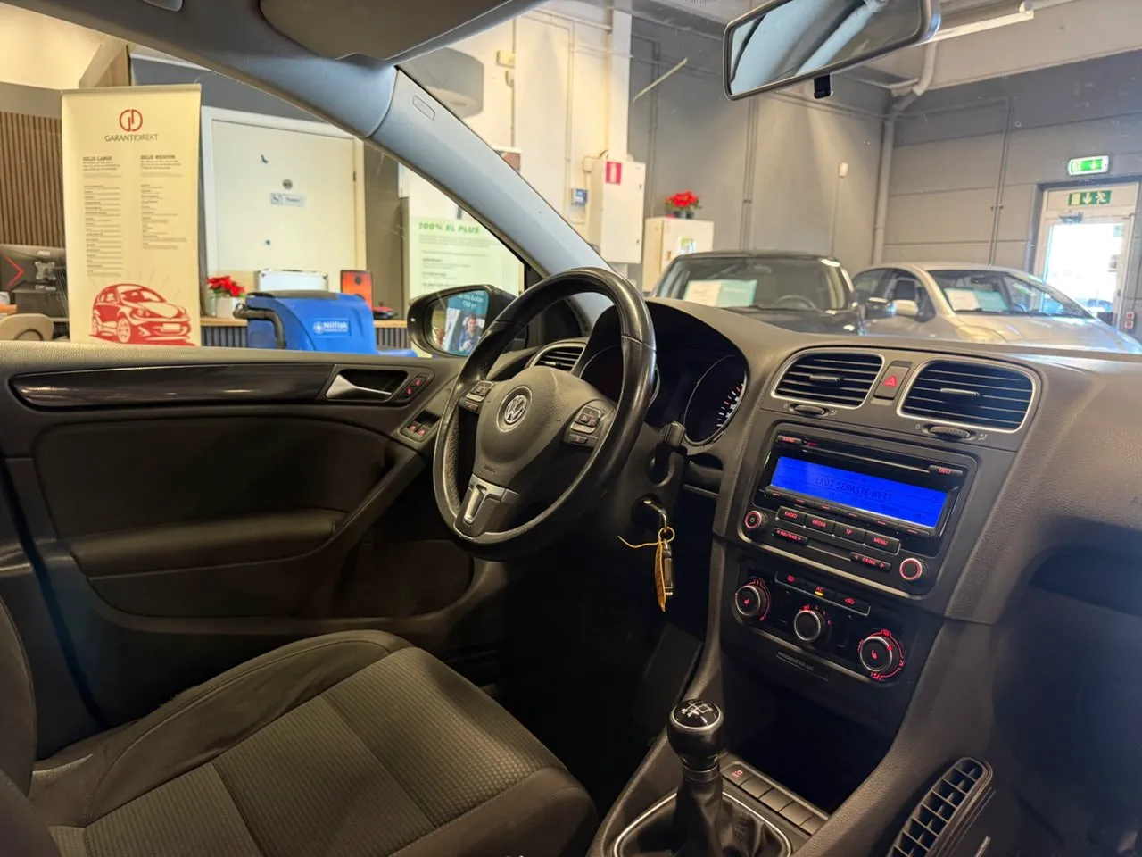 Vehicle image 16