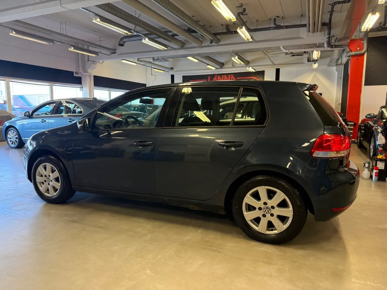 Vehicle image 8