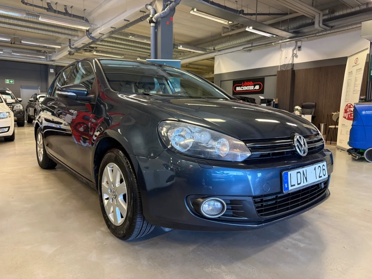 Vehicle image 6