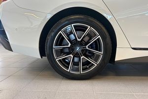 BMW i4 bild 9