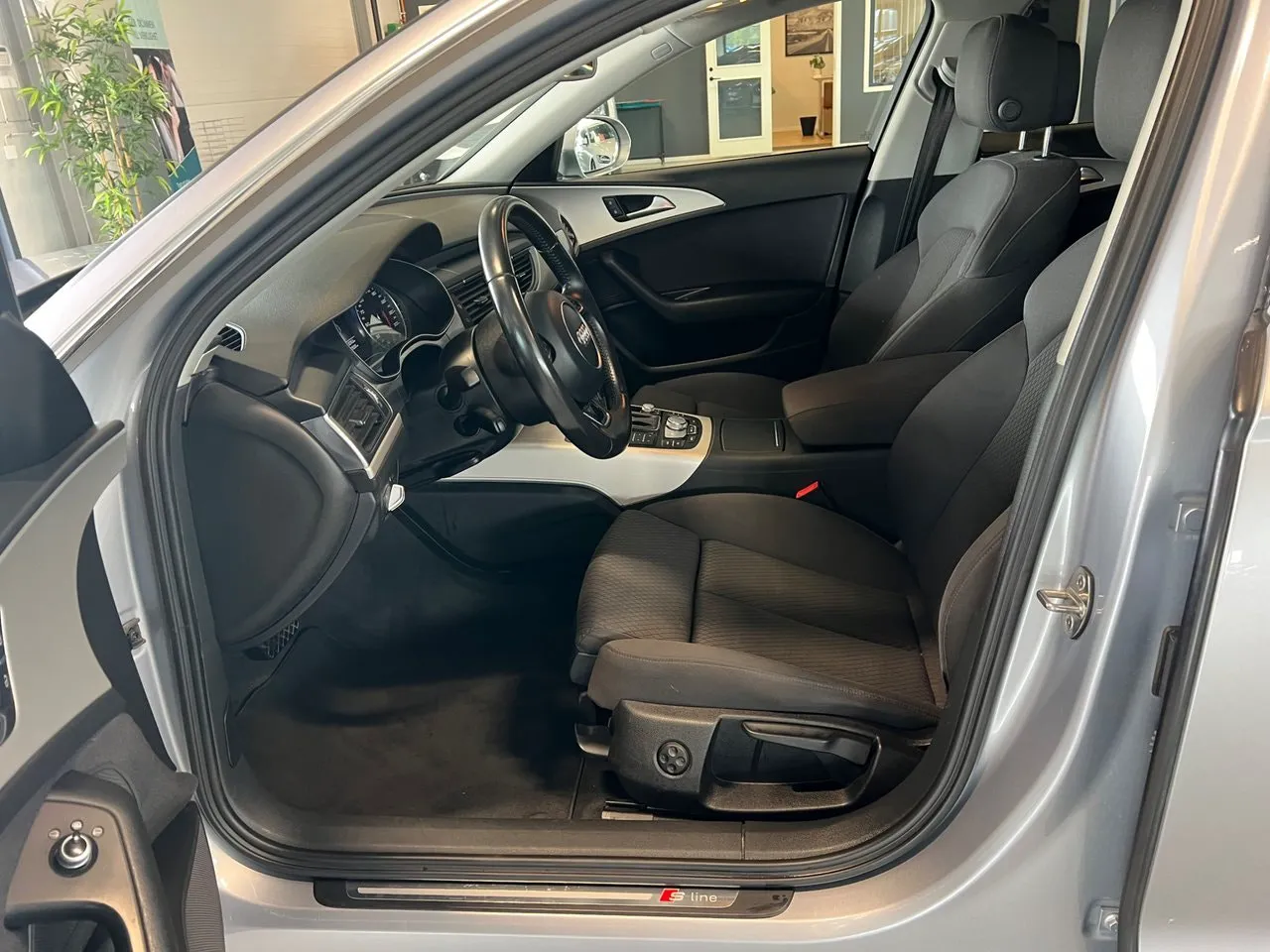 Vehicle image 15