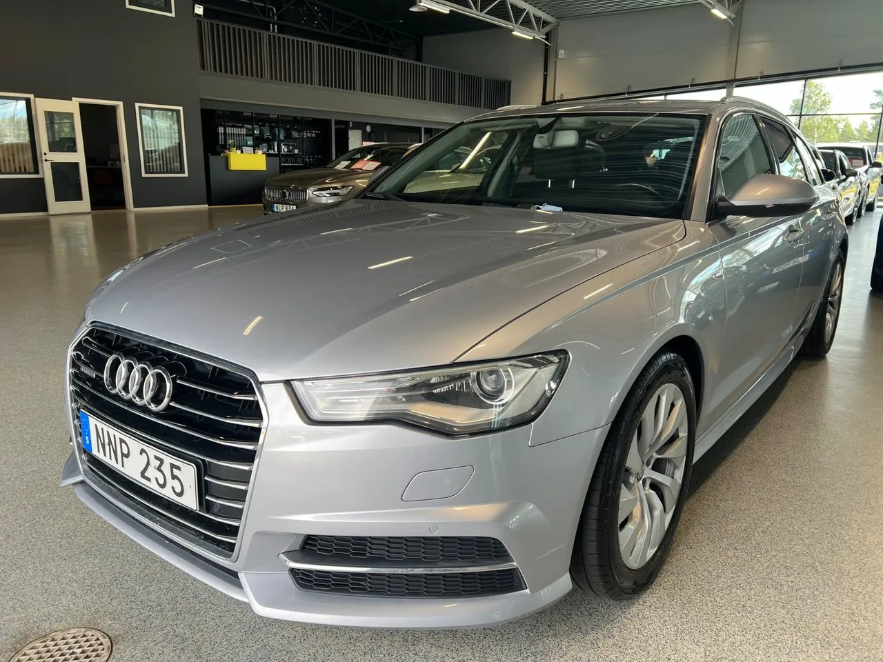 Vehicle image 7