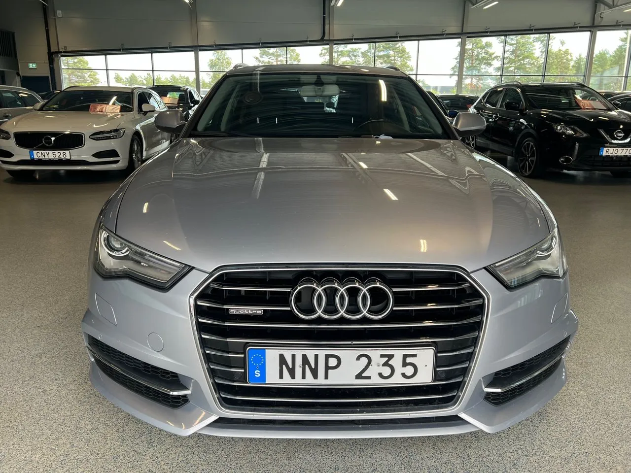 Vehicle image 8