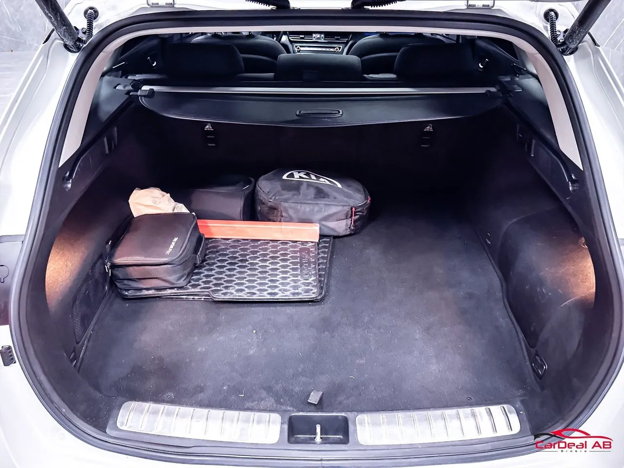 Vehicle image 16