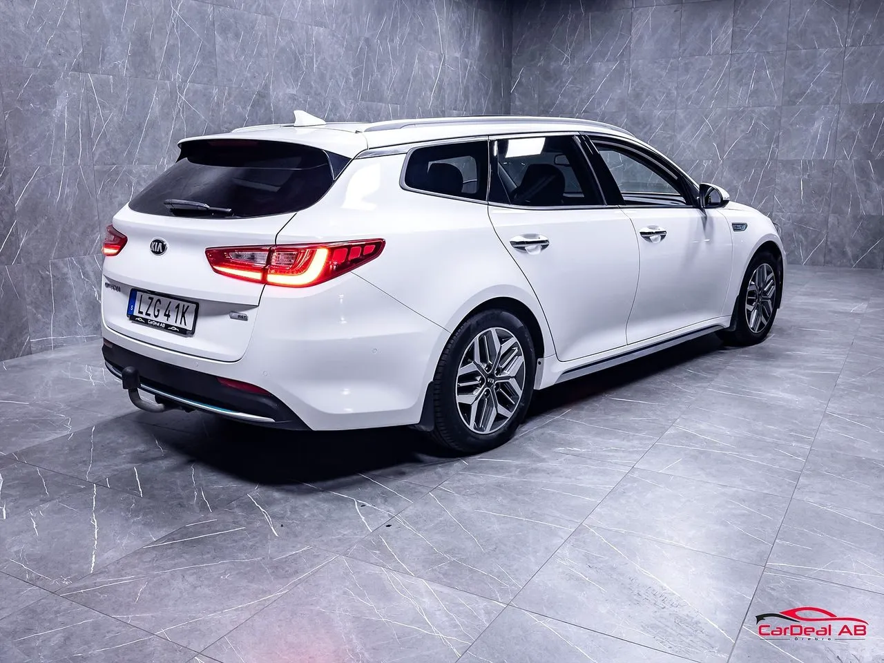 Vehicle image 6