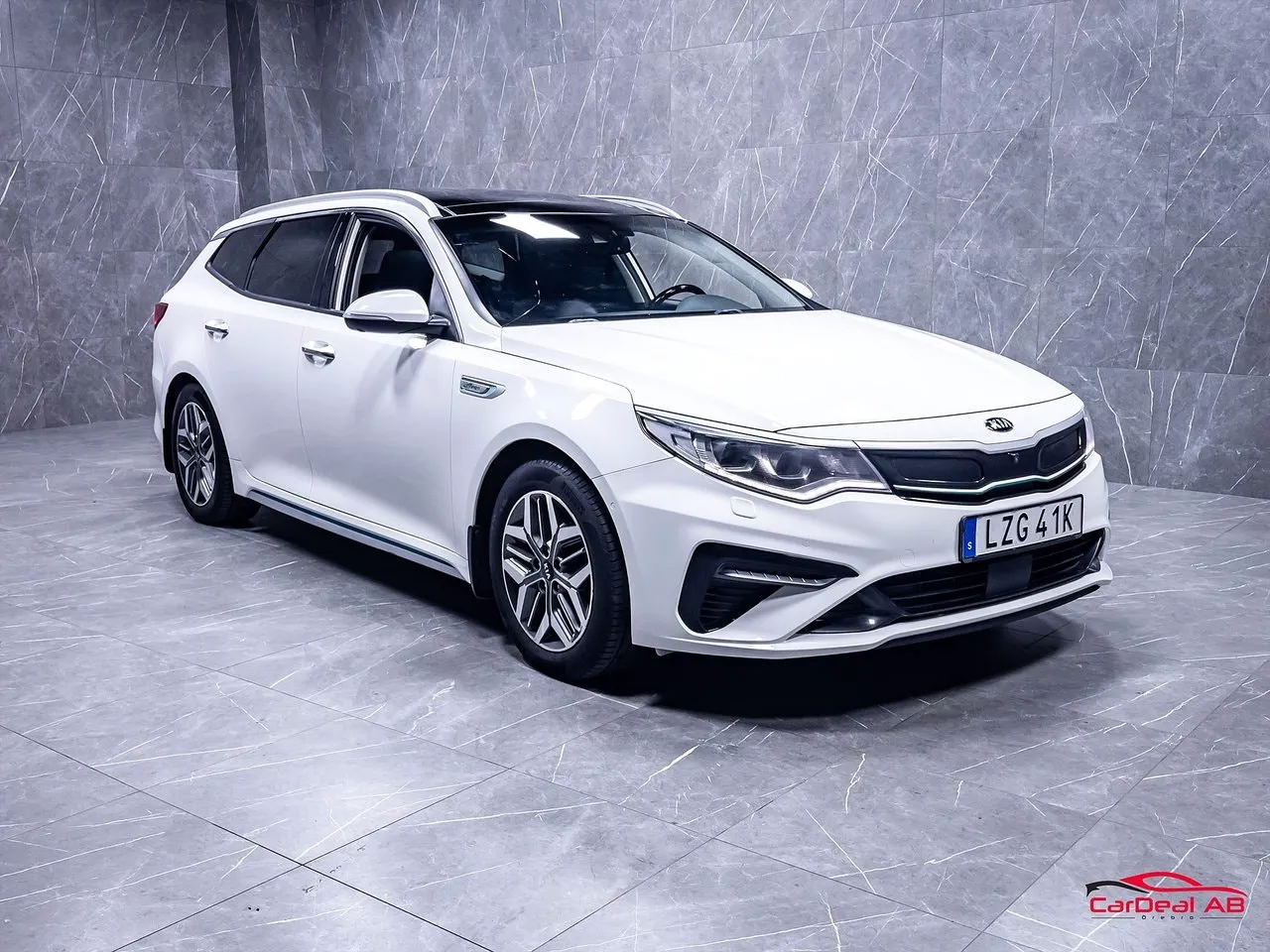 Vehicle image 8