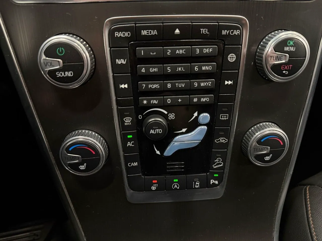 Vehicle image 25