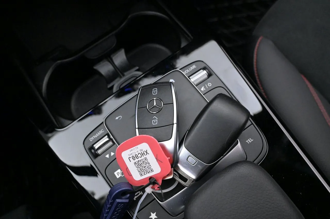 Vehicle image 18