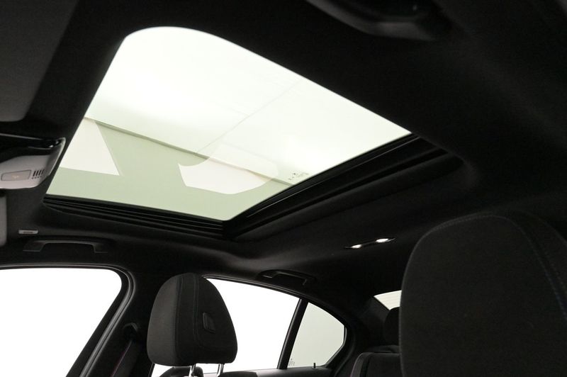 BMW 330 bild 19