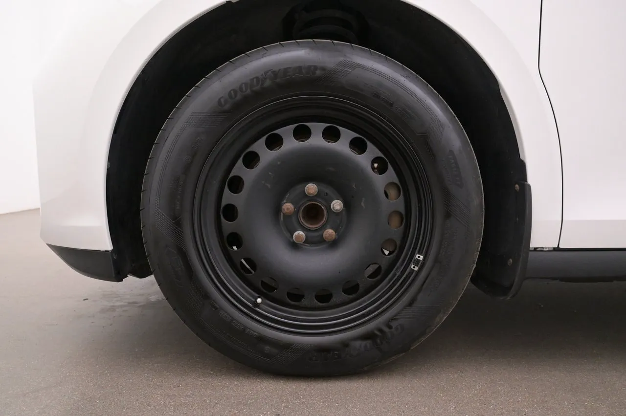 Vehicle image 25