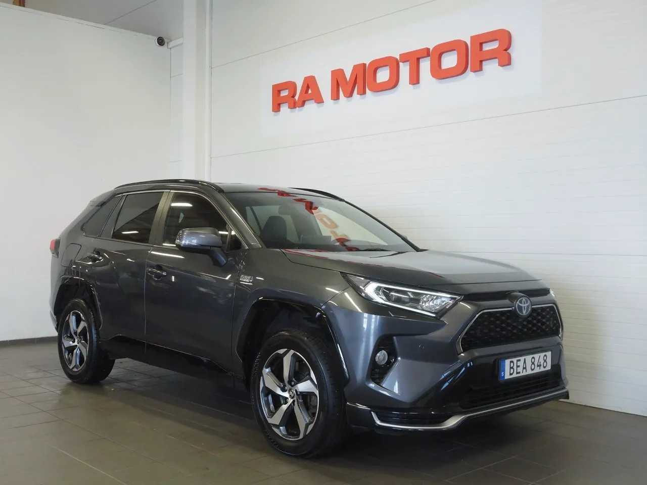 Vehicle image 2