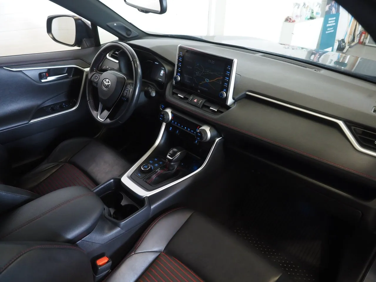 Vehicle image 8