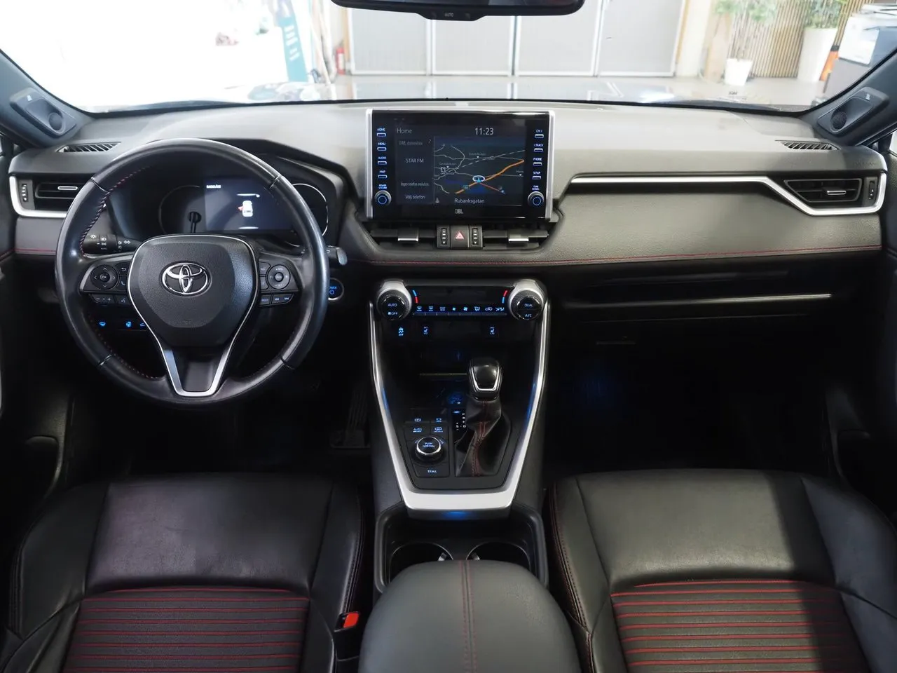 Vehicle image 15