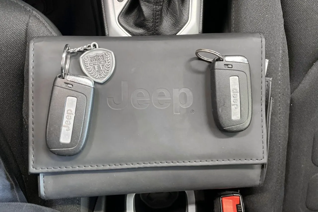Vehicle image 25