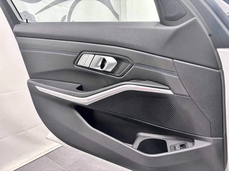 BMW 320 bild 12