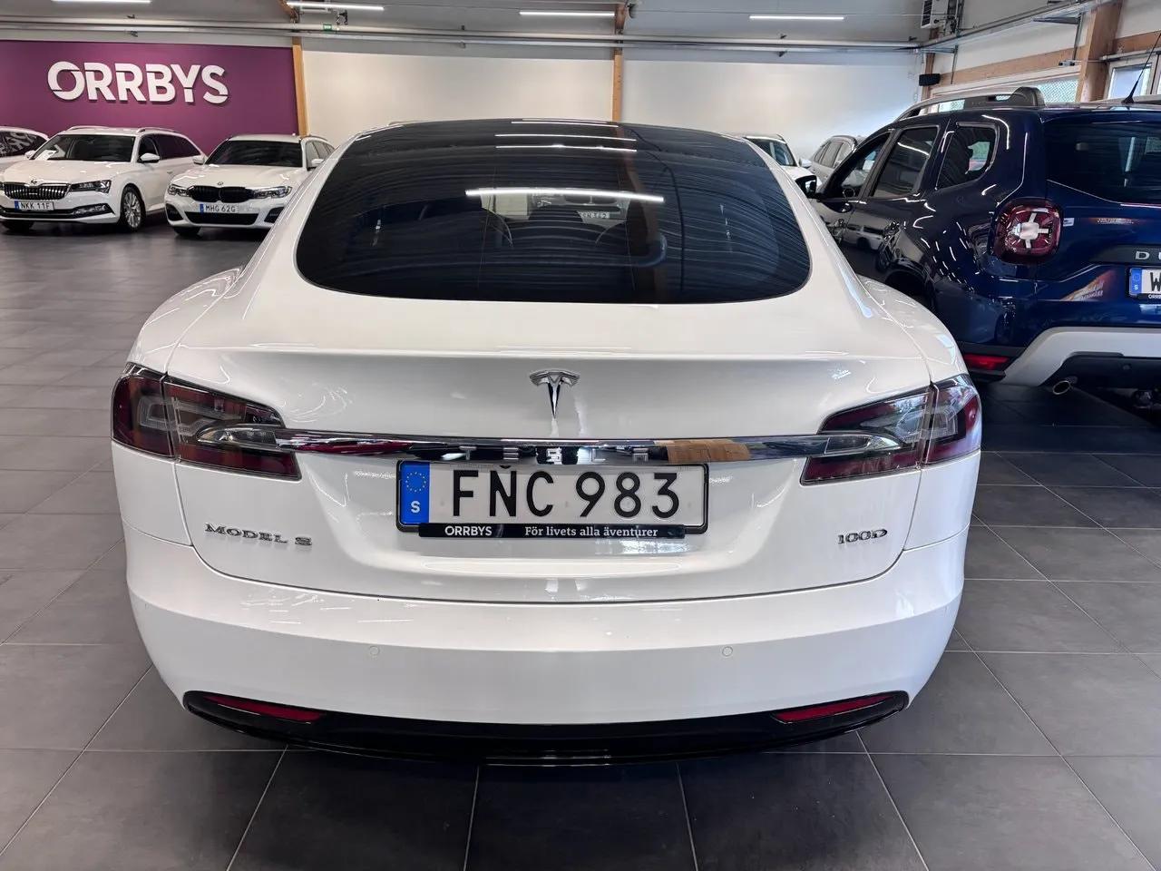 Vehicle image 3