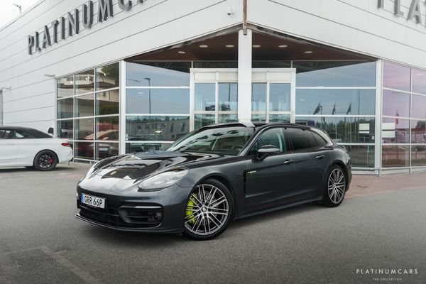 Porsche Panamera 4 E-Hybrid Sport Turismo / SportAvgas / Pano / LEASEBAR - 2022