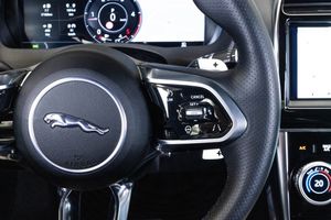 Jaguar XE bild 21