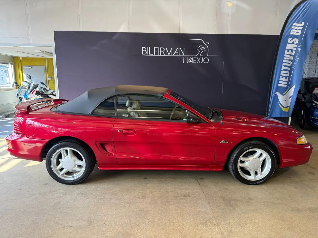 Vehicle image 6