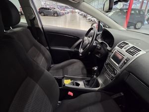 Toyota Avensis bild 4