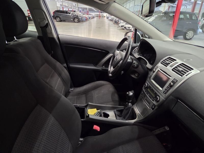 Toyota Avensis bild 4