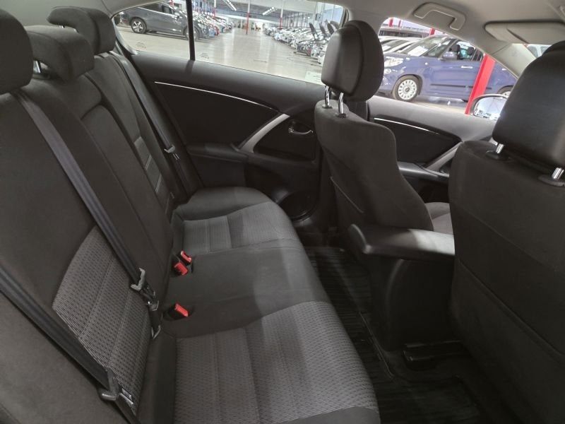 Toyota Avensis bild 5