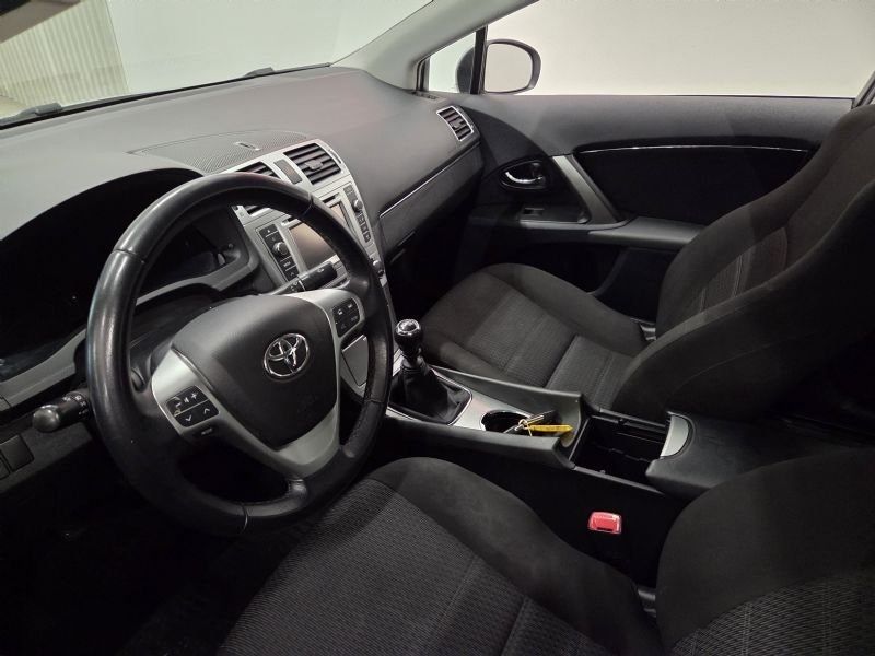 Toyota Avensis bild 10