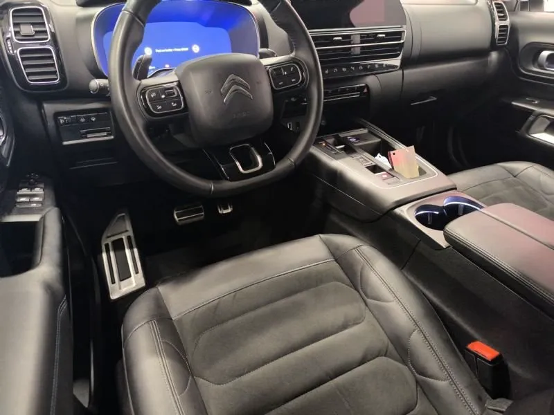 Vehicle image 6