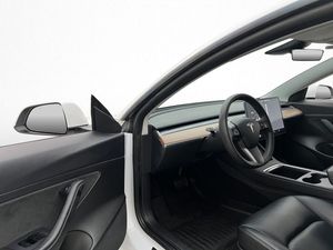Tesla Model 3 bild 11