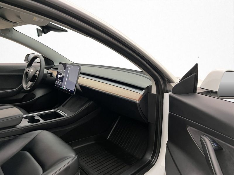 Tesla Model 3 bild 28
