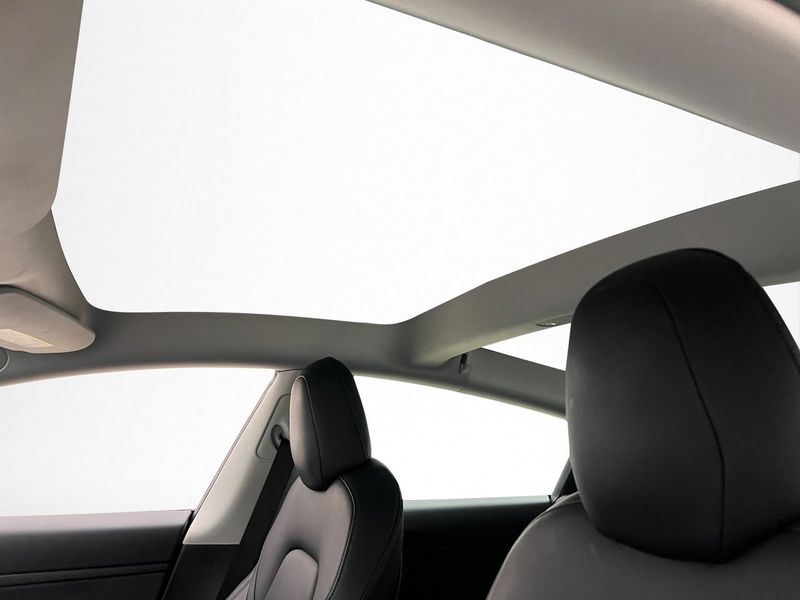 Tesla Model 3 bild 13