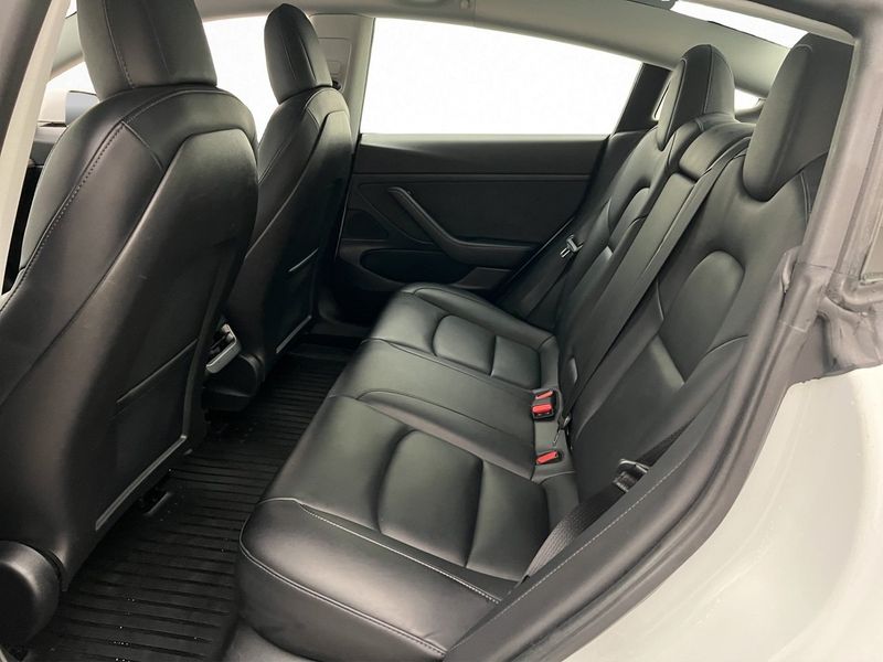 Tesla Model 3 bild 29