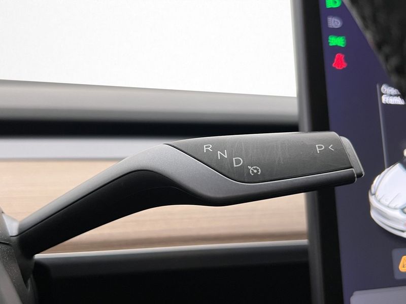 Tesla Model 3 bild 18