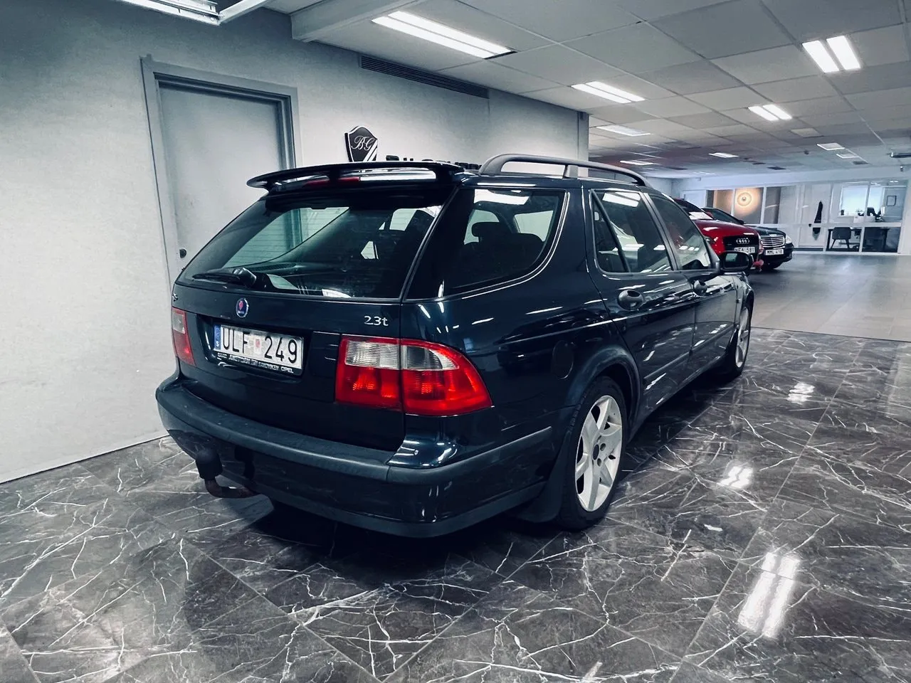 Vehicle image 3