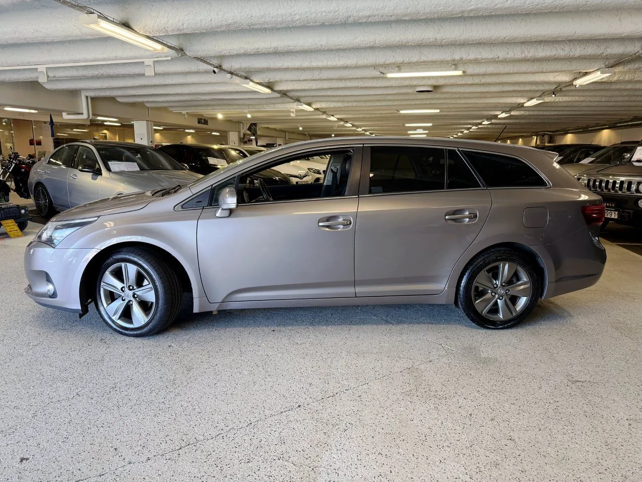 Vehicle image 5