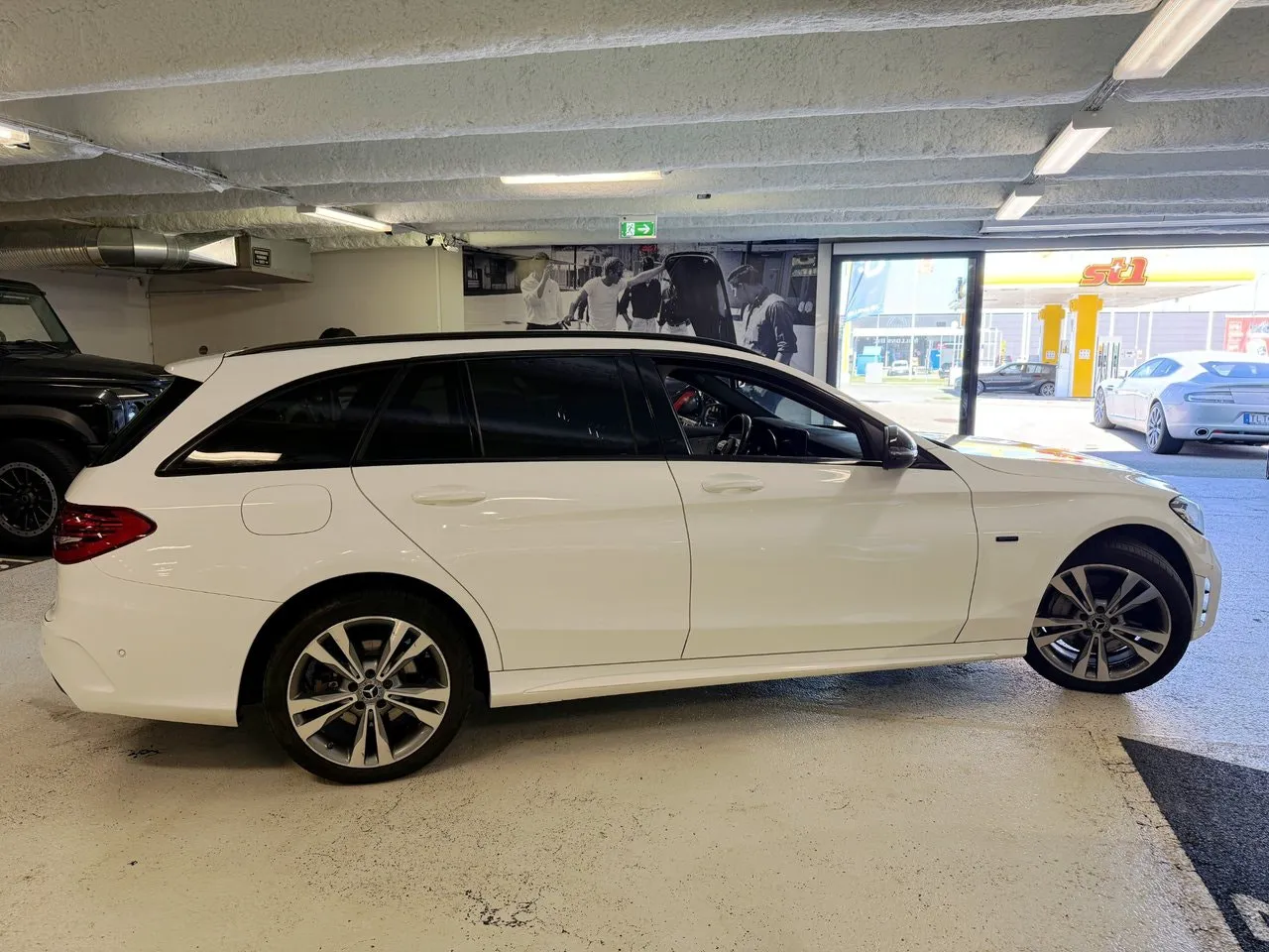 Vehicle image 5