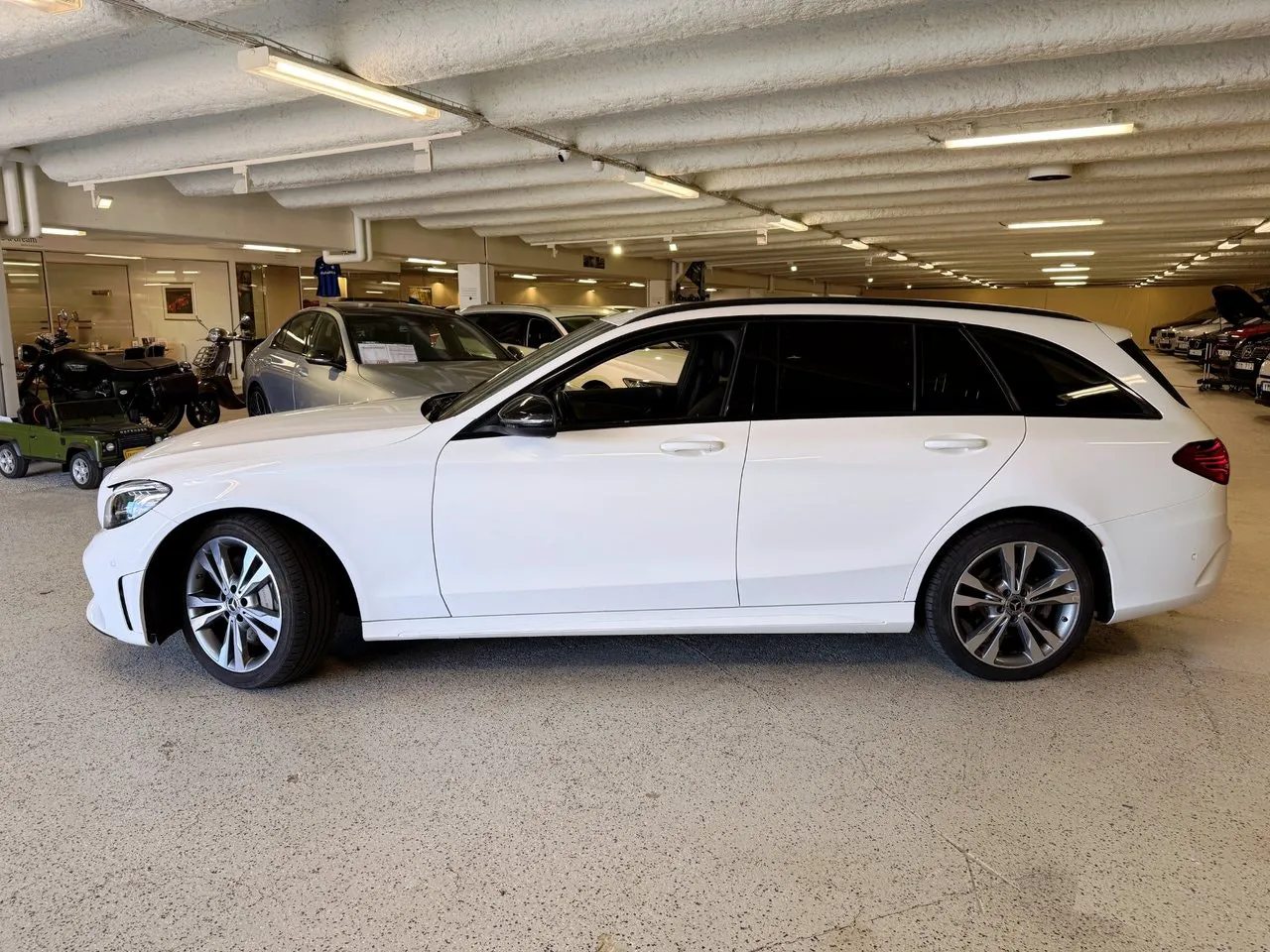 Vehicle image 6