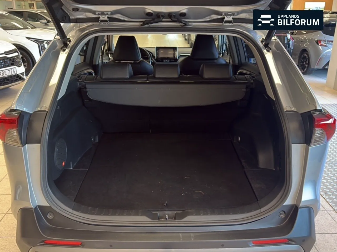 Vehicle image 13