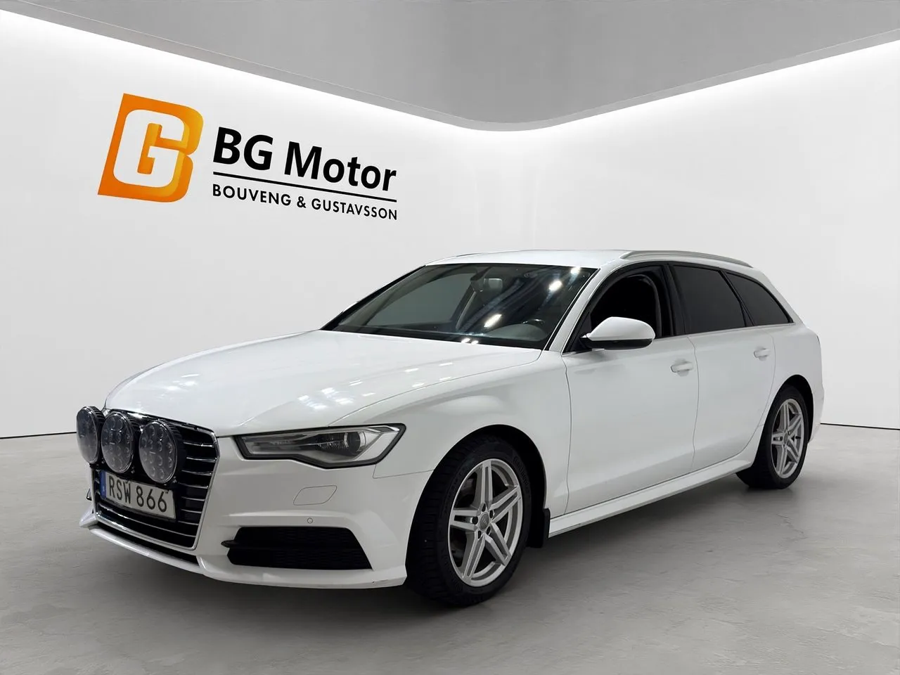 Vehicle image 7