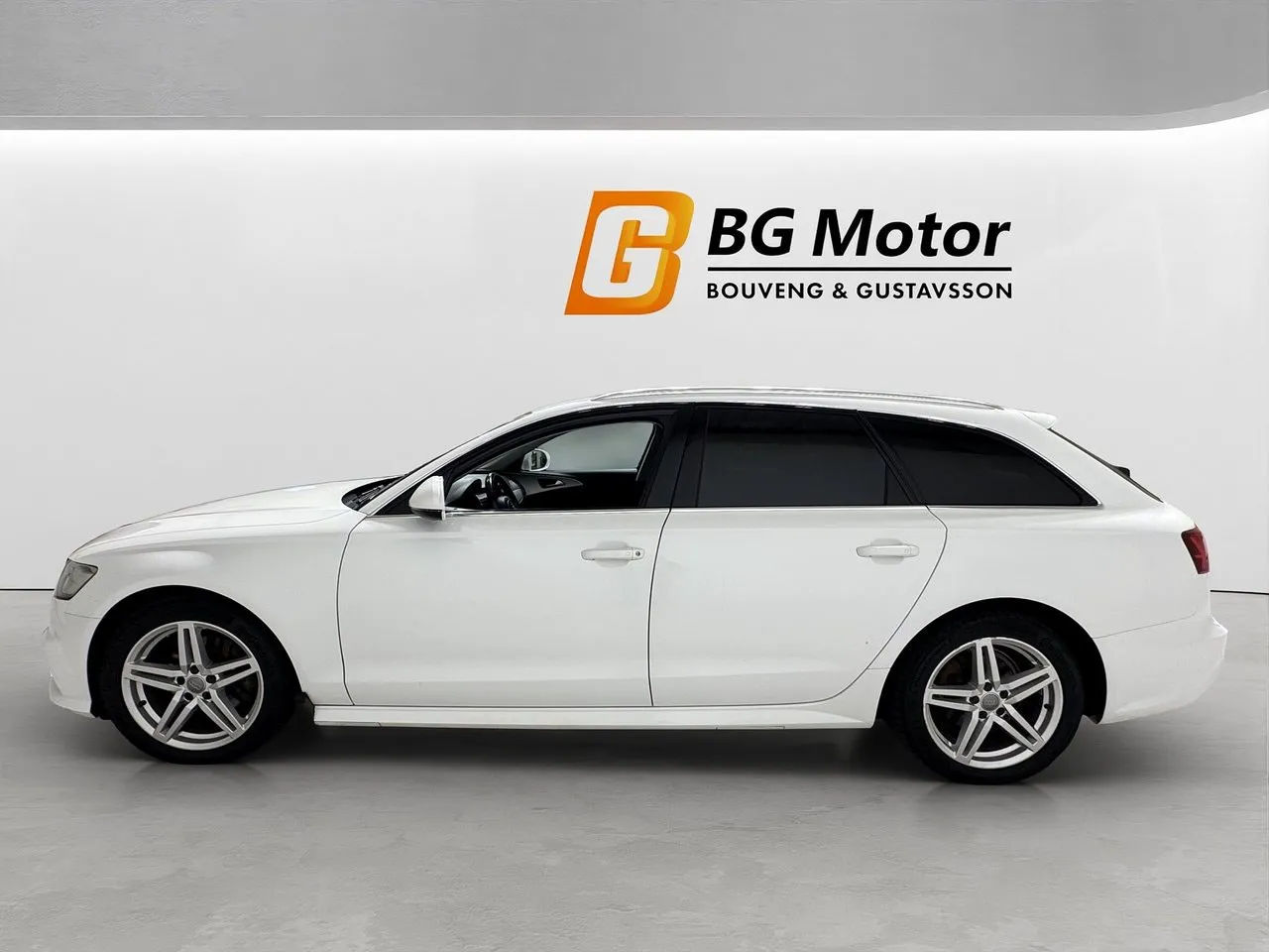 Vehicle image 6