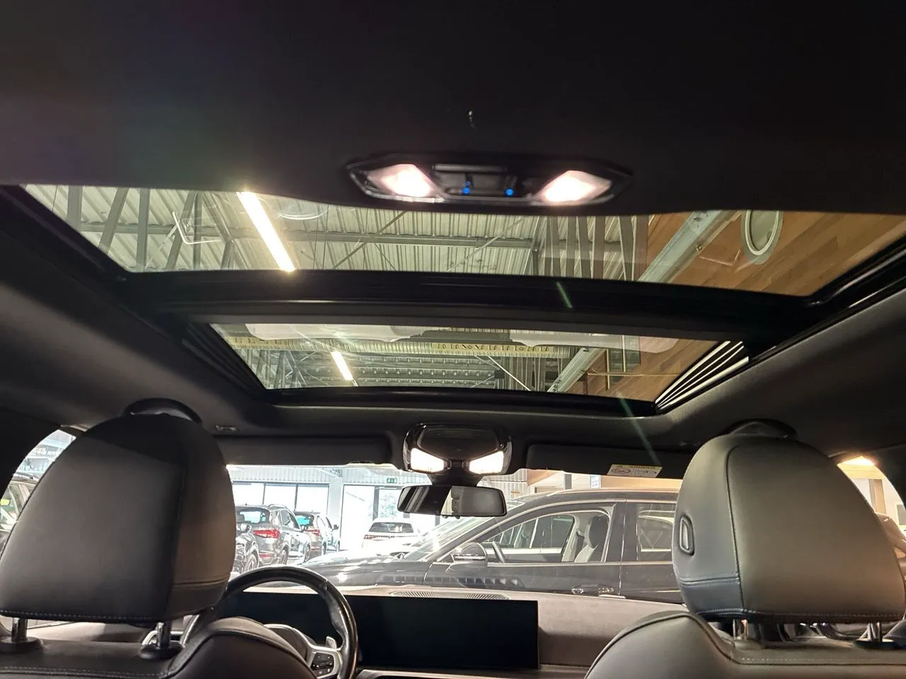 Vehicle image 15