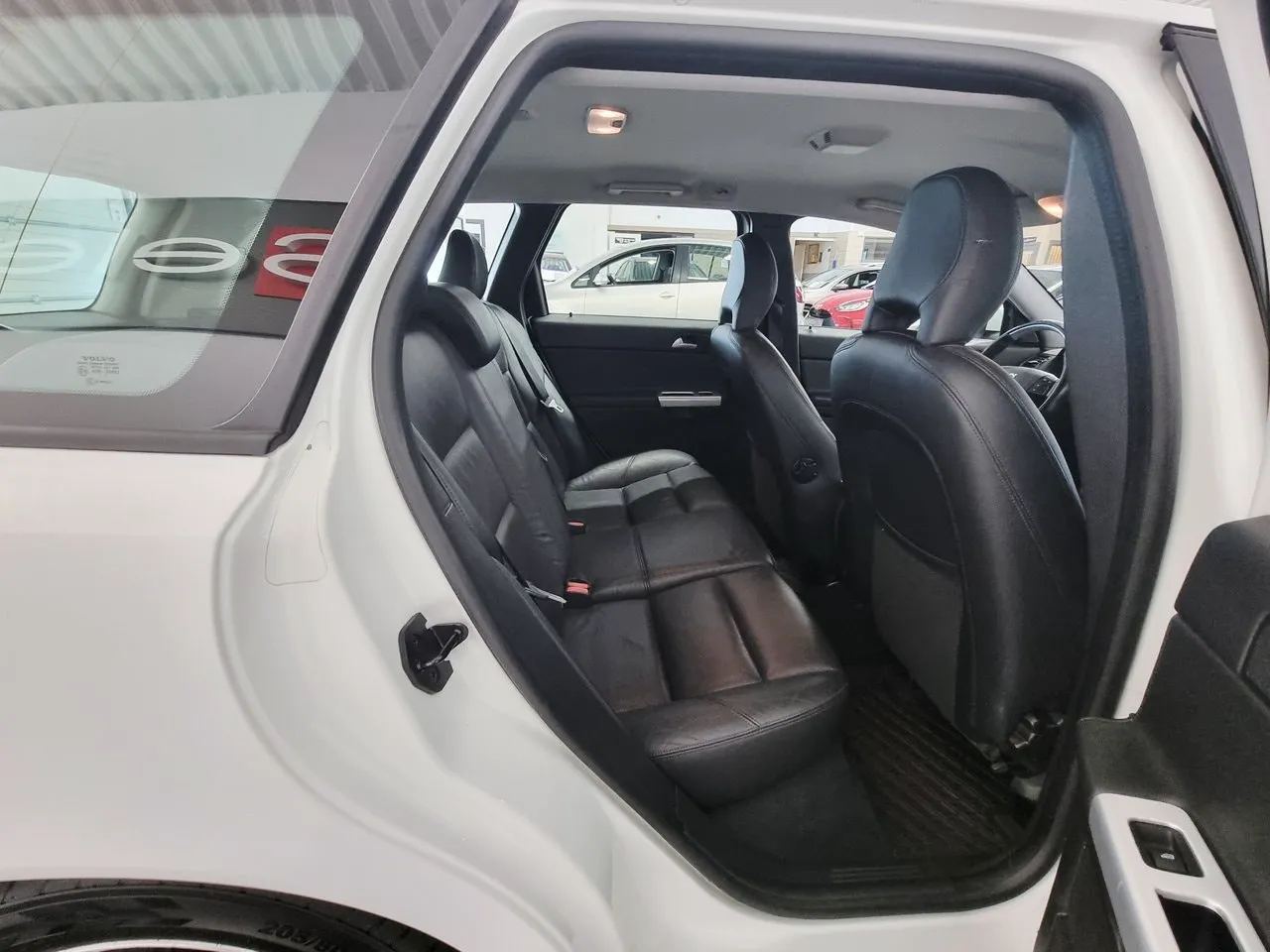 Vehicle image 16