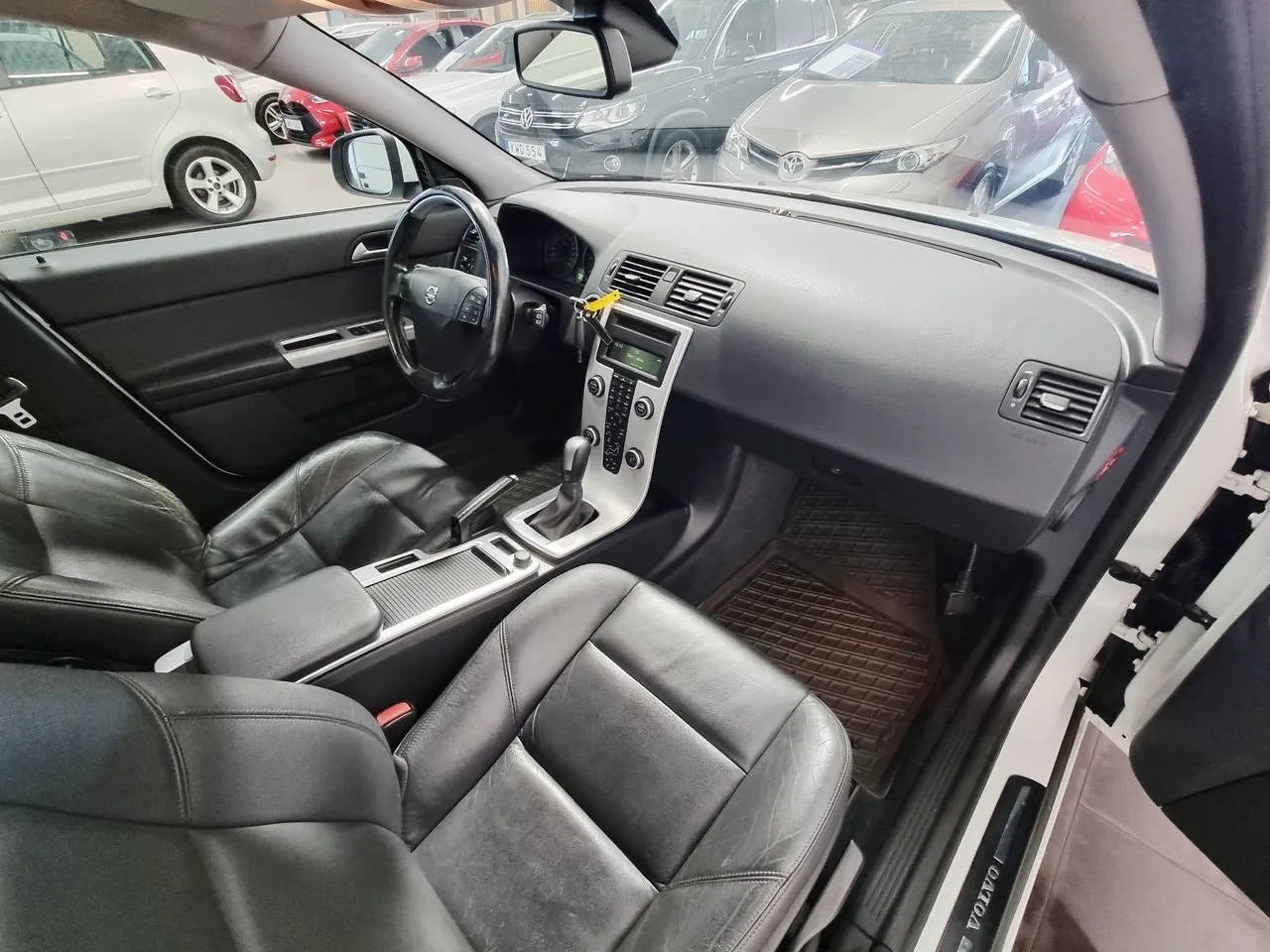Vehicle image 14