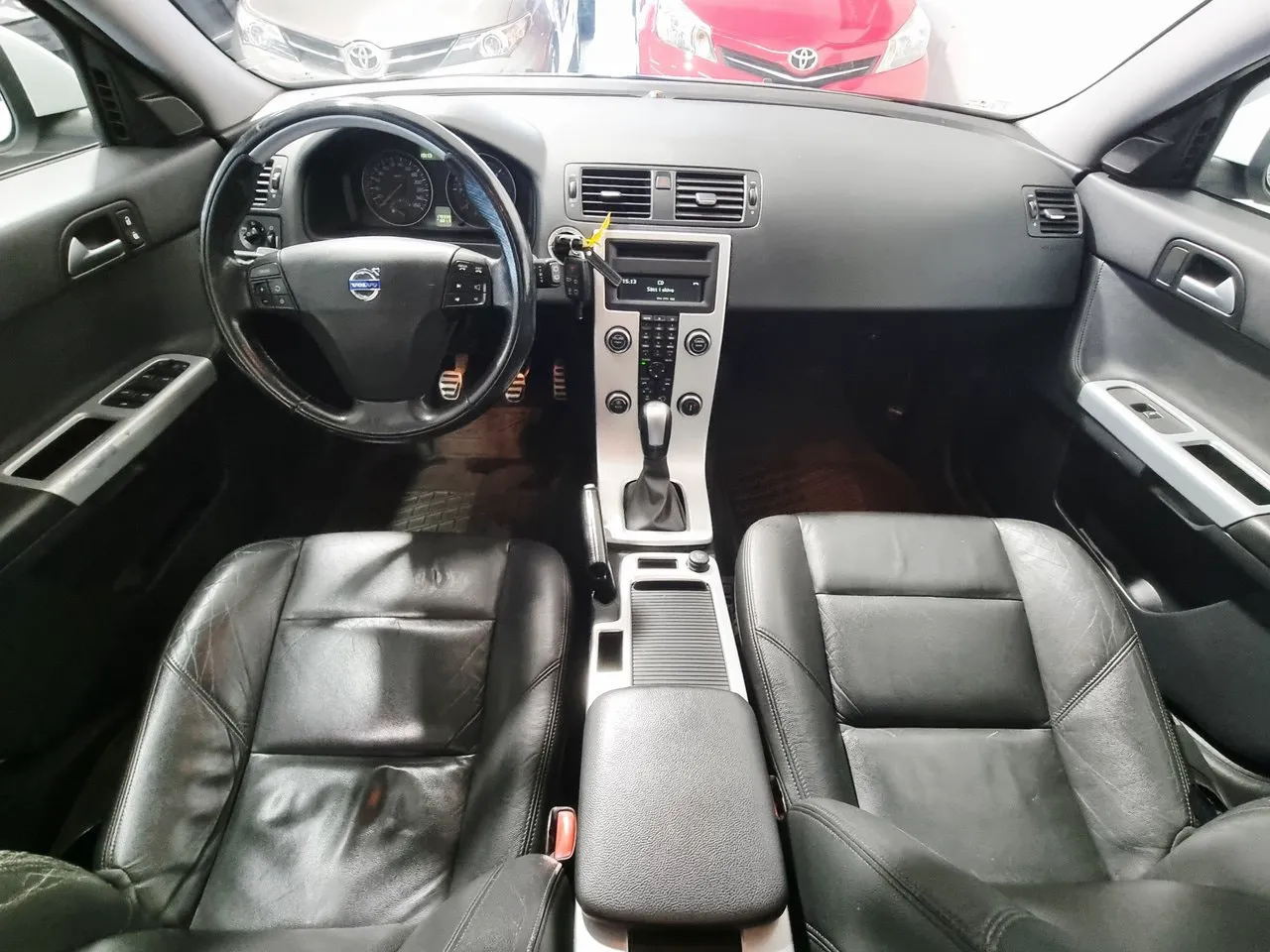 Vehicle image 10
